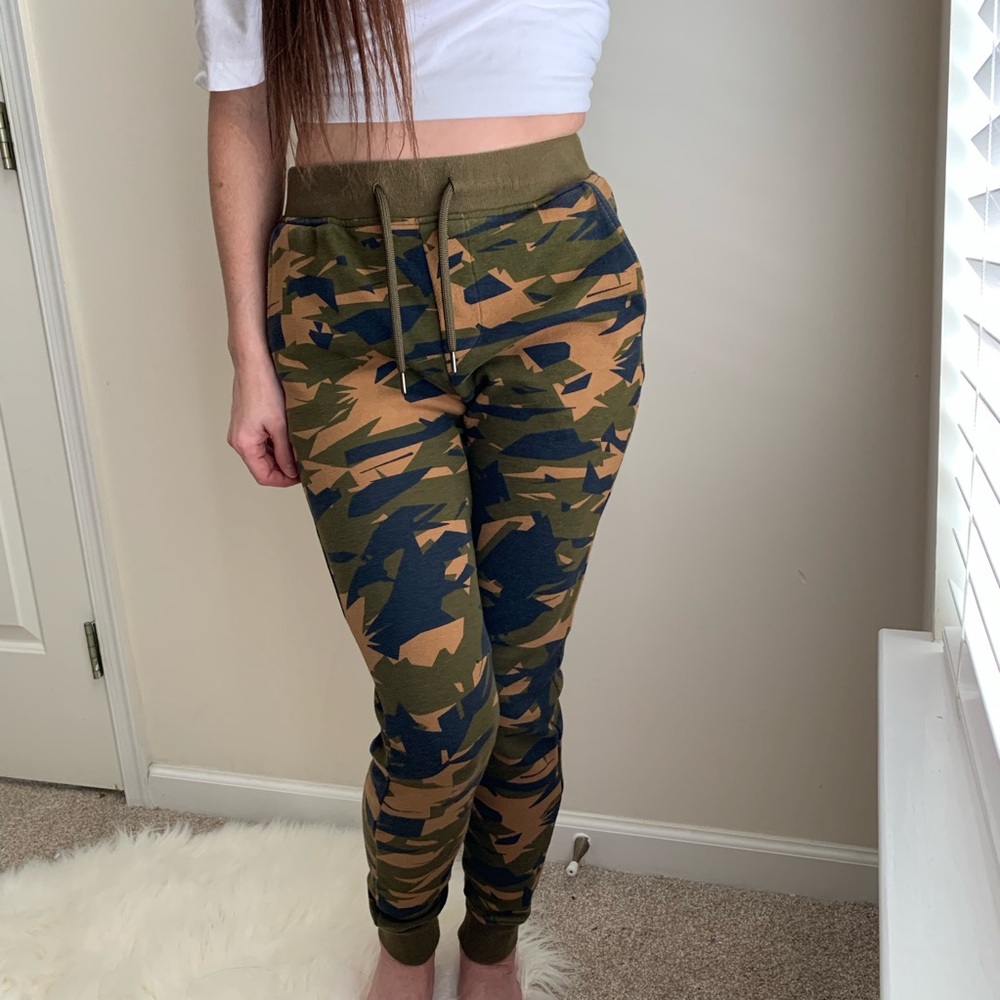 High rise camo jogger pant